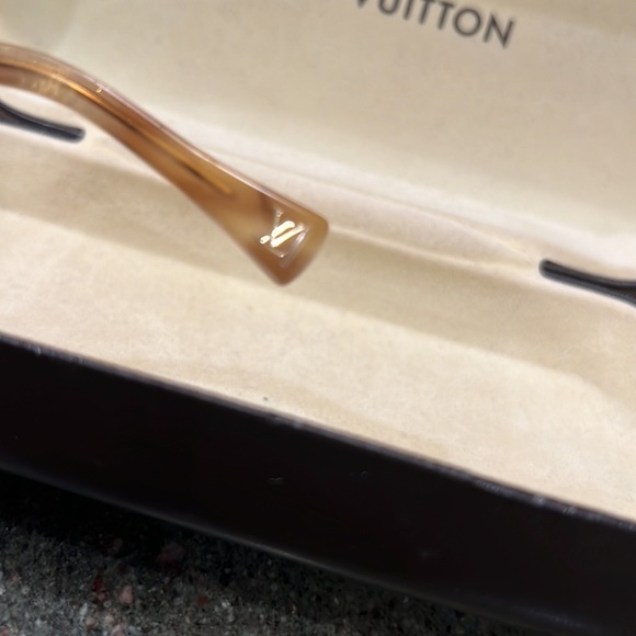 Louis Vuitton Sunglasses - Picture 8 of 9